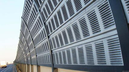 【供應(yīng)湖南聲屏障廠家高速公路聲屏障價(jià)格橋梁聲屏障隔聲屏障隔音屏障】_