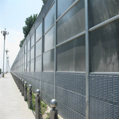 秦皇島環(huán)城高速公路隔音屏領(lǐng)導(dǎo)到廠考察生產(chǎn)進(jìn)度